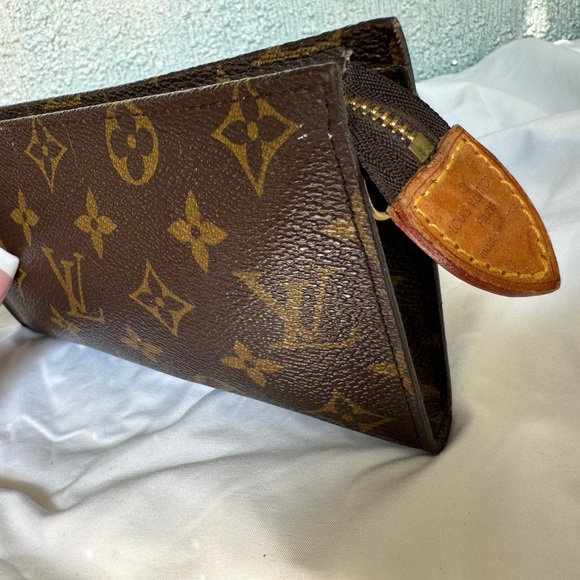 Louis Vuitton Monogram Toiletry/cosmetic Pouch - Picture 3 of 6